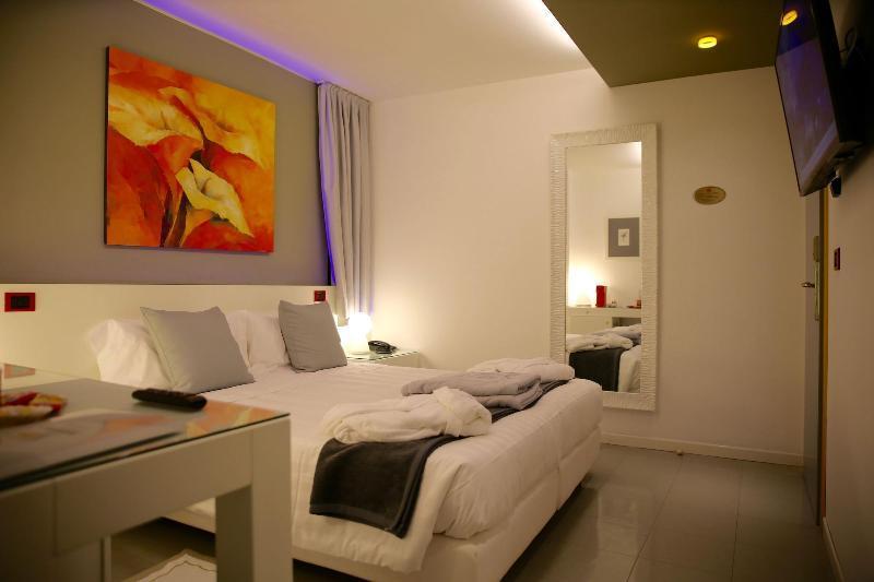 Monaco Suites Hotel Lignano Sabbiadoro Buitenkant foto