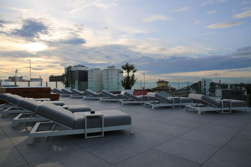 Monaco Suites Hotel Lignano Sabbiadoro Buitenkant foto