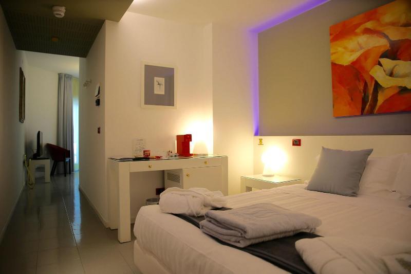 Monaco Suites Hotel Lignano Sabbiadoro Buitenkant foto