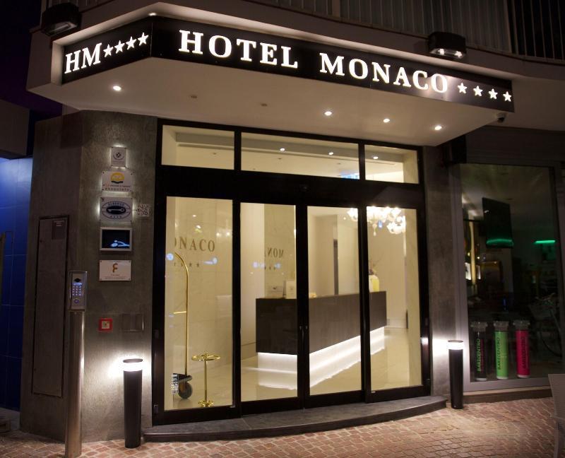 Monaco Suites Hotel Lignano Sabbiadoro Buitenkant foto