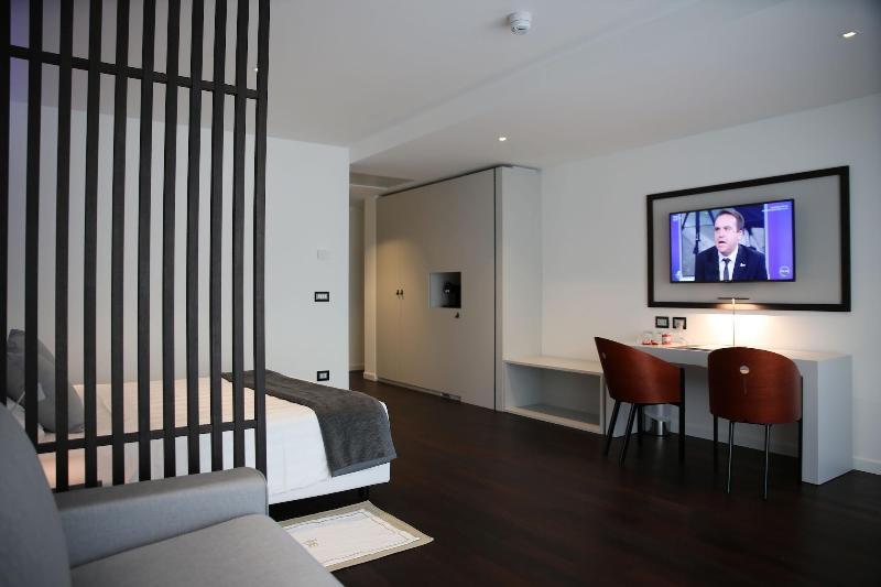 Monaco Suites Hotel Lignano Sabbiadoro Buitenkant foto