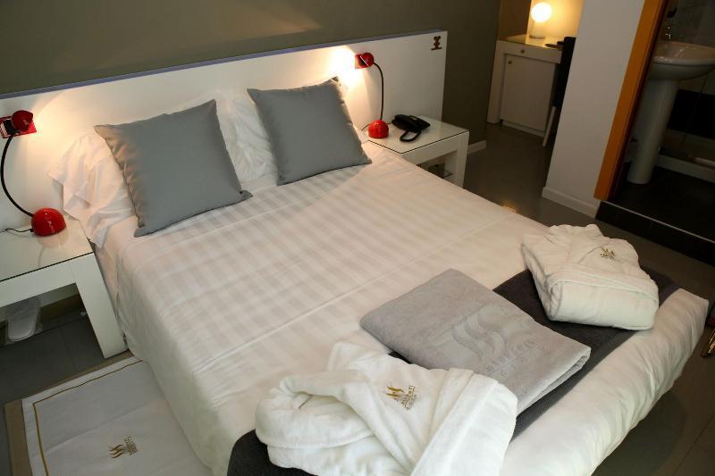 Monaco Suites Hotel Lignano Sabbiadoro Buitenkant foto