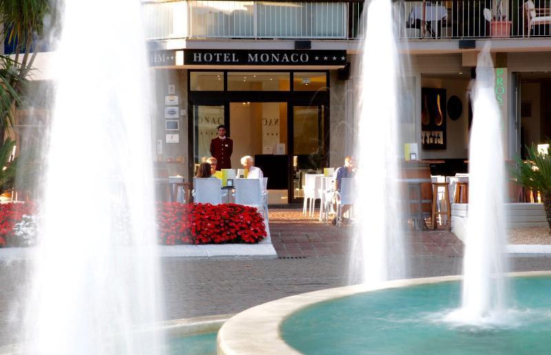 Monaco Suites Hotel Lignano Sabbiadoro Buitenkant foto