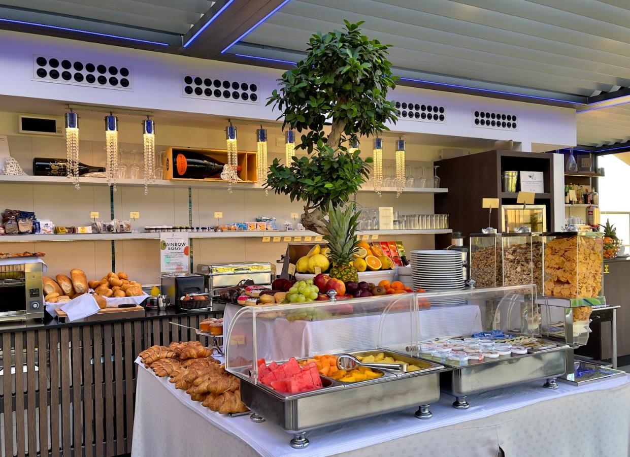 Monaco Suites Hotel Lignano Sabbiadoro Buitenkant foto