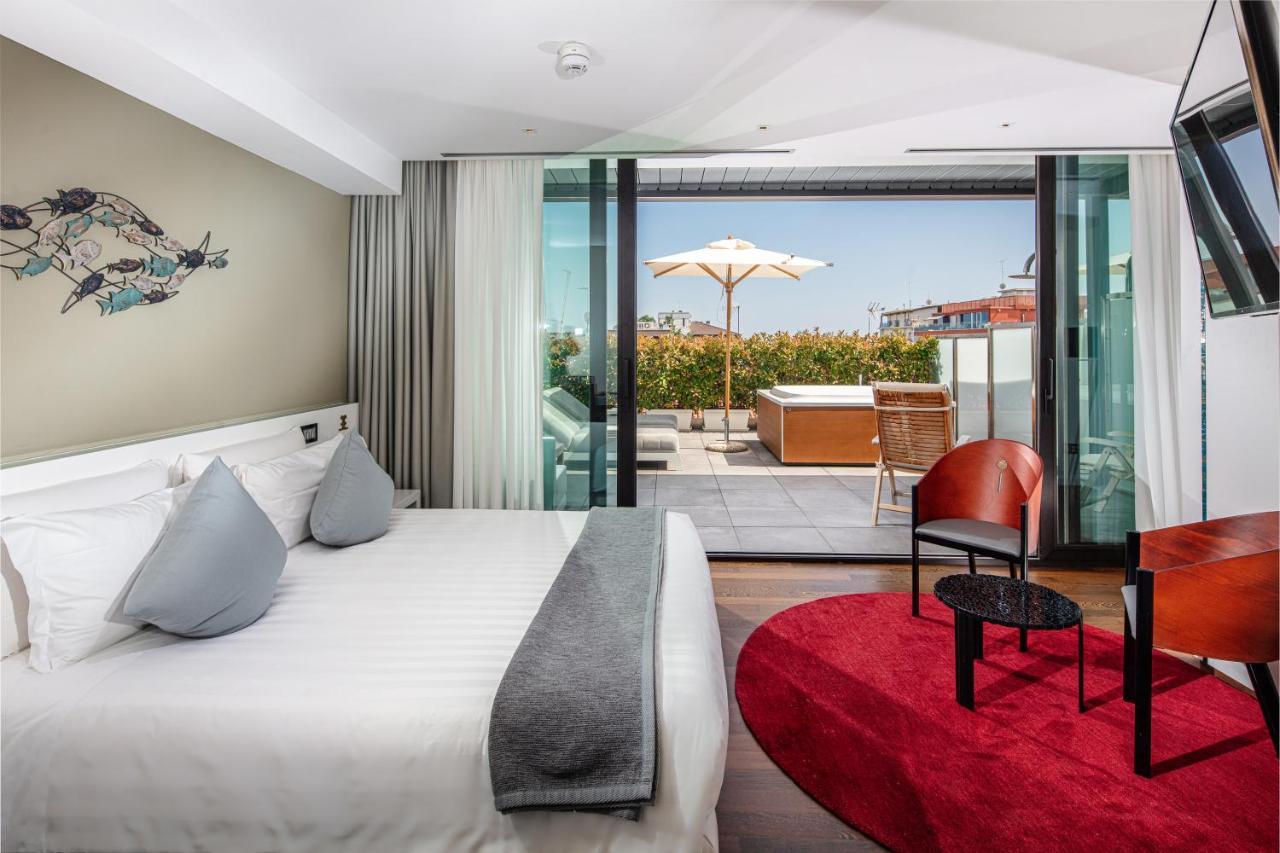 Monaco Suites Hotel Lignano Sabbiadoro Buitenkant foto