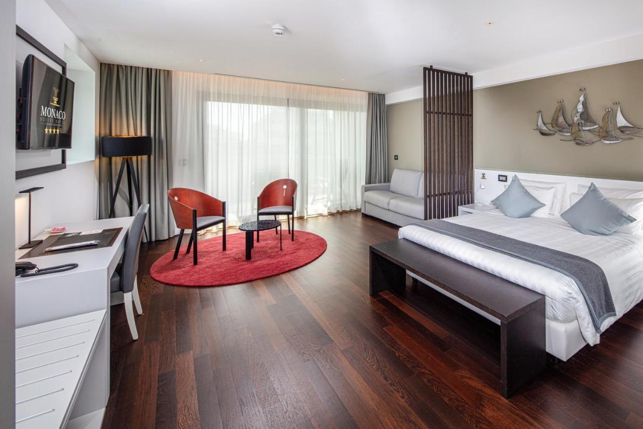 Monaco Suites Hotel Lignano Sabbiadoro Buitenkant foto