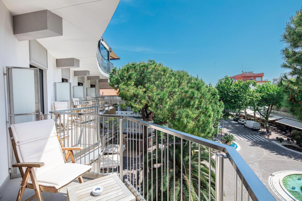 Monaco Suites Hotel Lignano Sabbiadoro Buitenkant foto