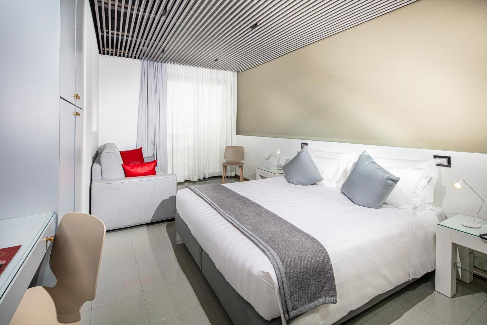 Monaco Suites Hotel Lignano Sabbiadoro Buitenkant foto