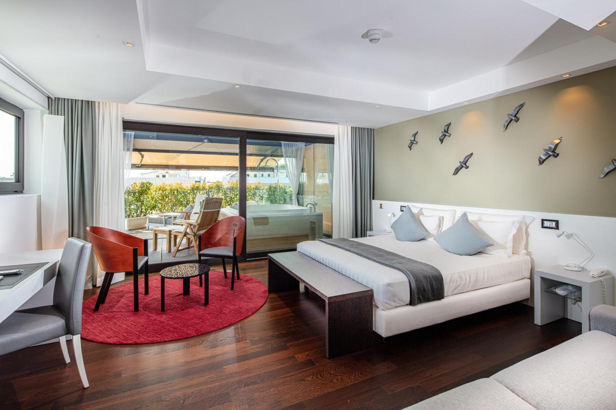 Monaco Suites Hotel Lignano Sabbiadoro Buitenkant foto