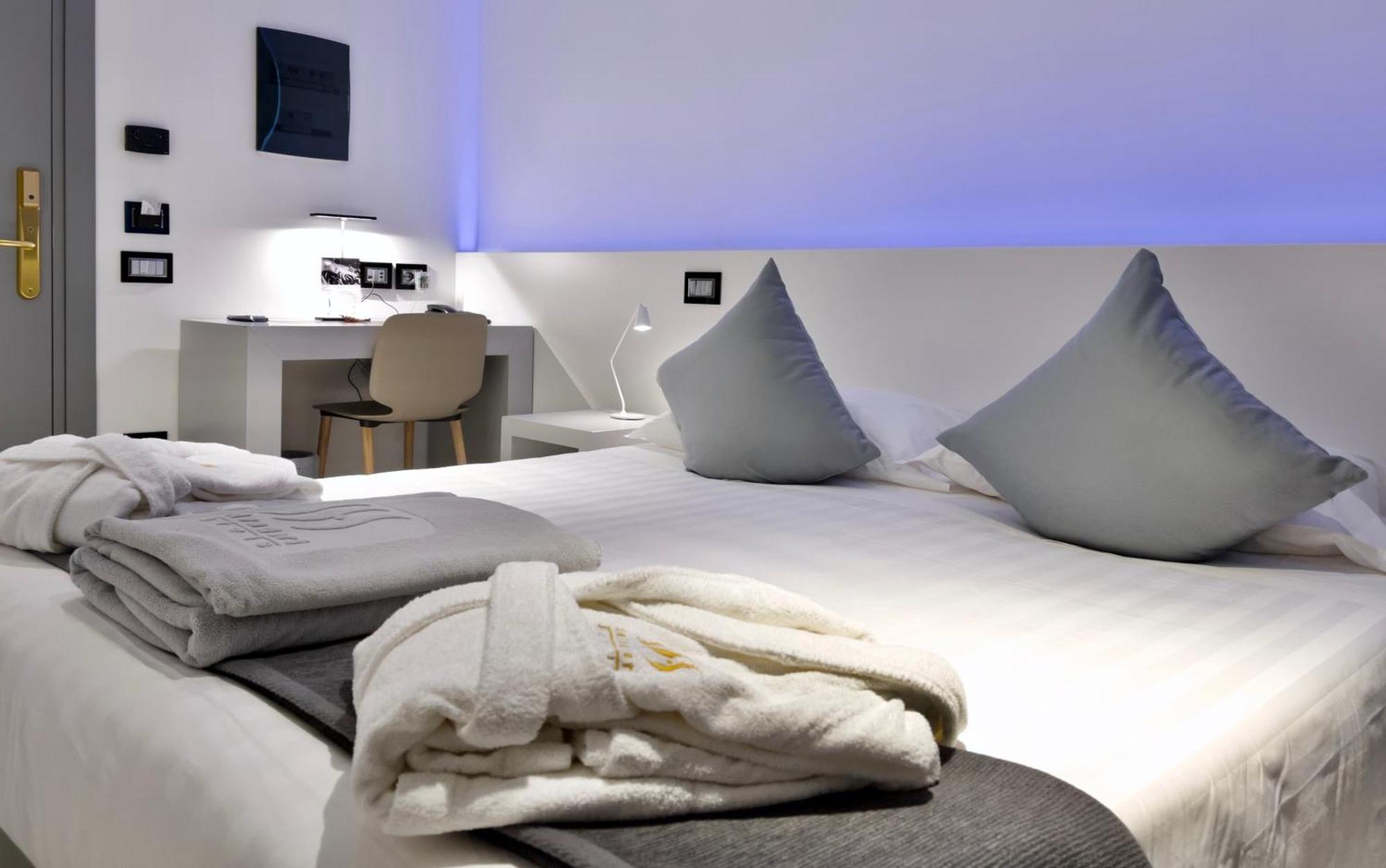 Monaco Suites Hotel Lignano Sabbiadoro Kamer foto